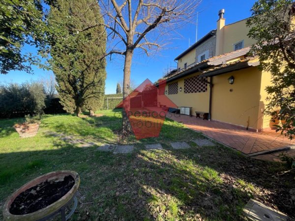 casa indipendente in vendita ad Empoli in zona Villanuova