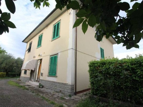 casa indipendente in vendita ad Empoli in zona Pozzale