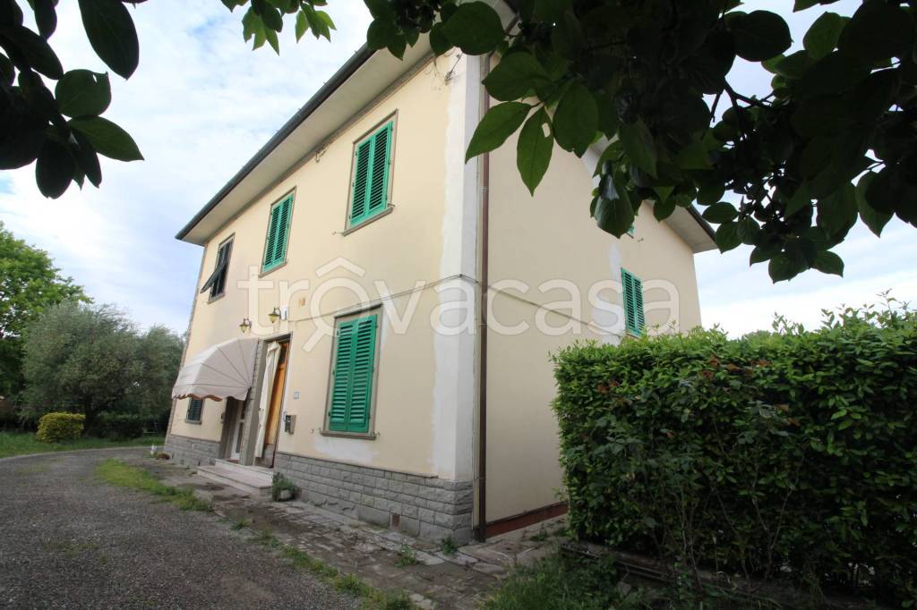 casa indipendente in vendita ad Empoli in zona Pozzale