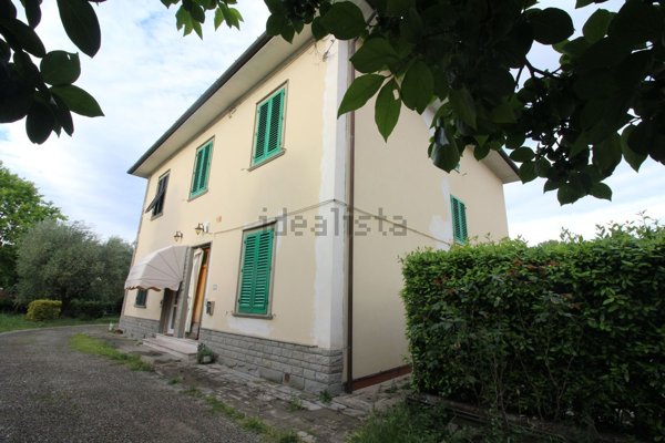 casa indipendente in vendita ad Empoli in zona Pozzale