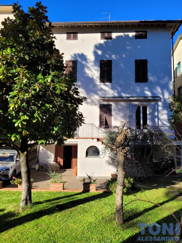 casa indipendente in vendita ad Empoli in zona Centro Storico