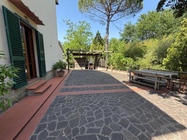 casa indipendente in vendita ad Empoli in zona Pozzale