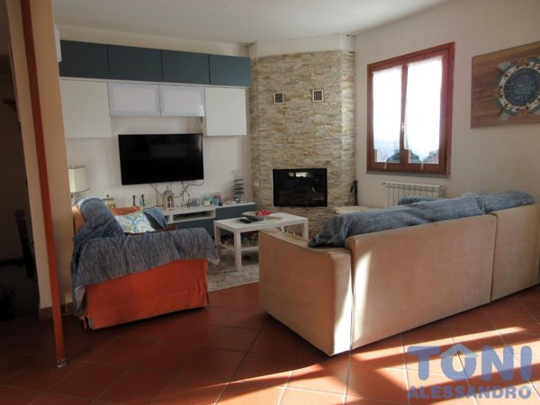 casa indipendente in vendita ad Empoli in zona Serravalle