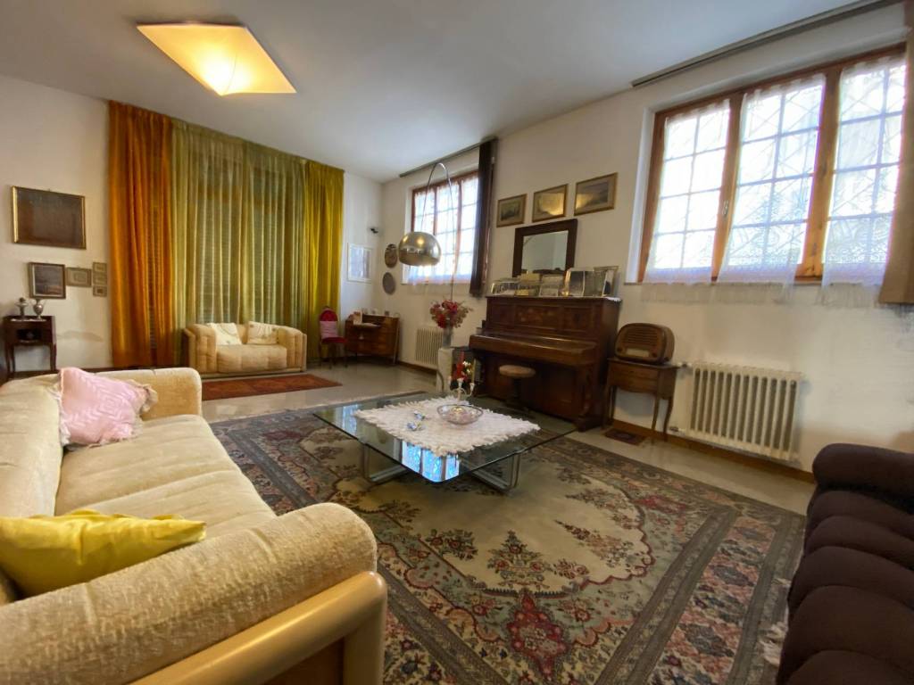 casa indipendente in vendita ad Empoli in zona Villanuova