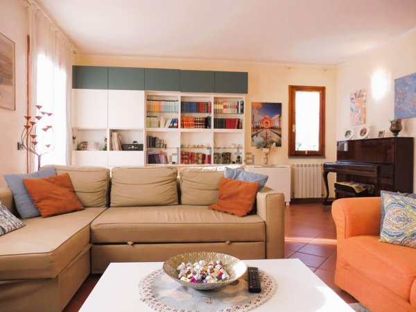 casa indipendente in vendita ad Empoli in zona Serravalle