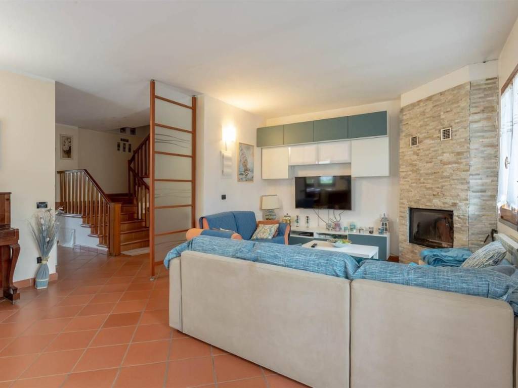casa indipendente in vendita ad Empoli in zona Villanuova