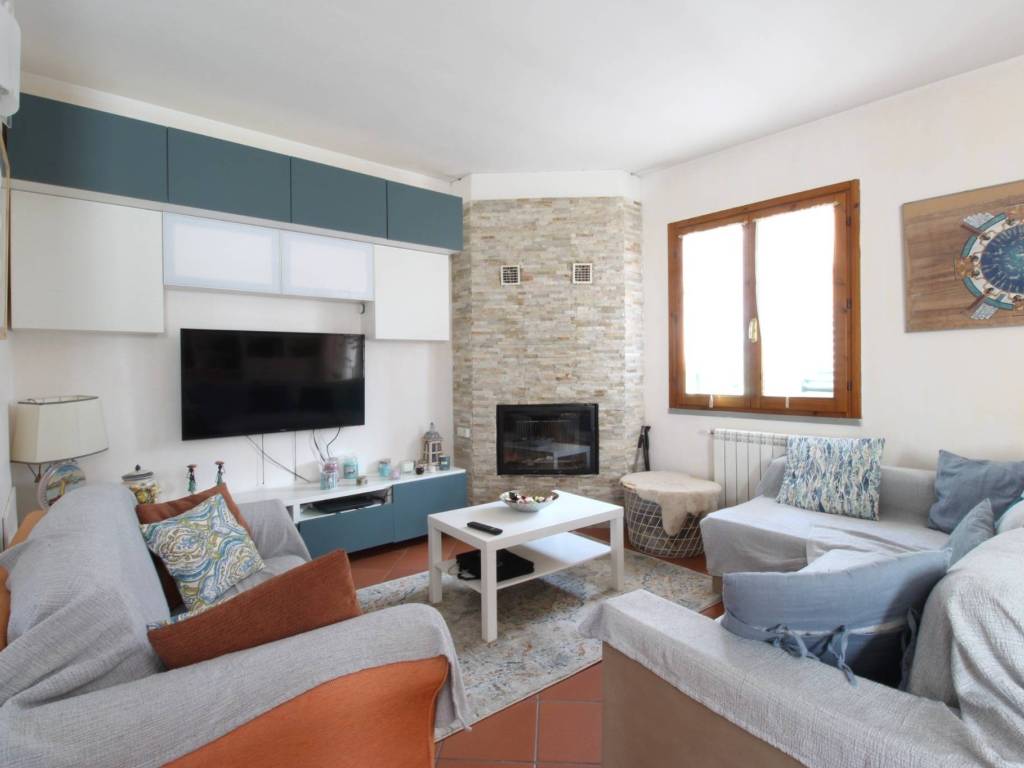 casa indipendente in vendita ad Empoli in zona Serravalle