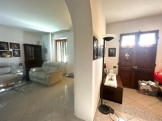 casa indipendente in vendita ad Empoli in zona Carraia