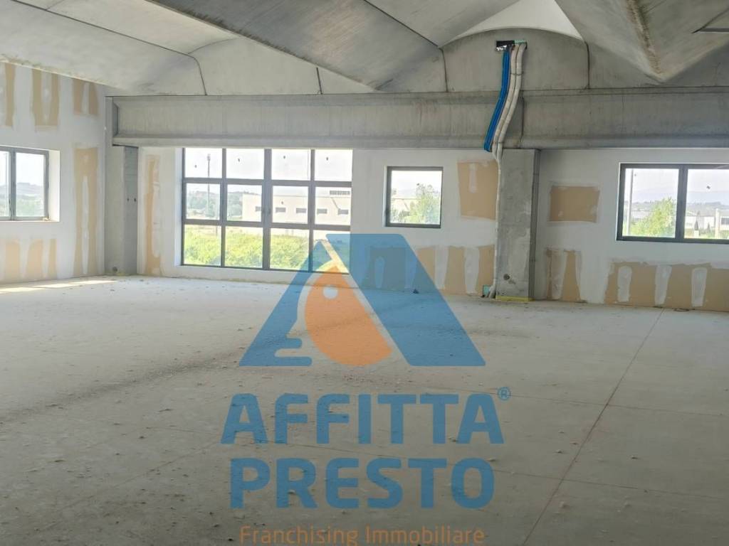 locale commerciale in vendita ad Empoli