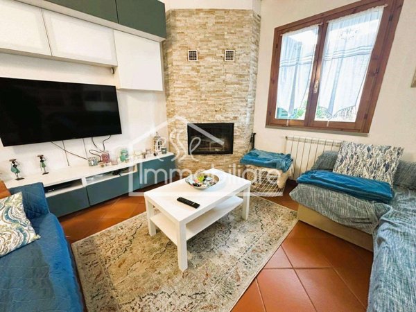 intera palazzina in vendita ad Empoli in zona Serravalle