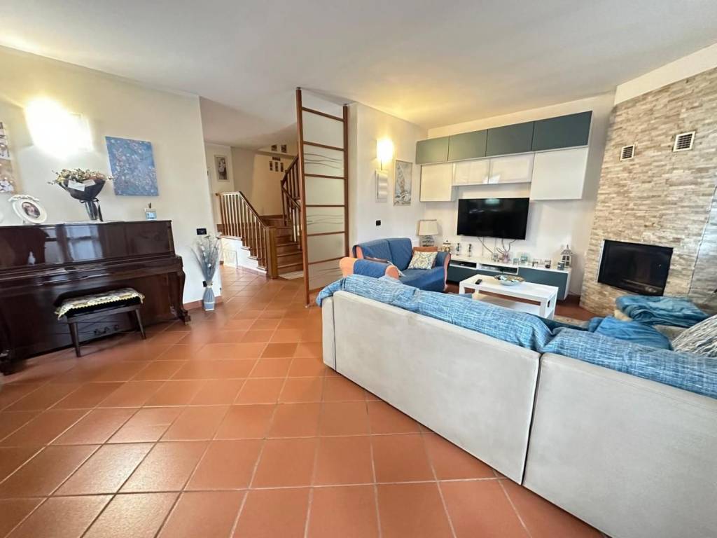 casa indipendente in vendita ad Empoli in zona Serravalle