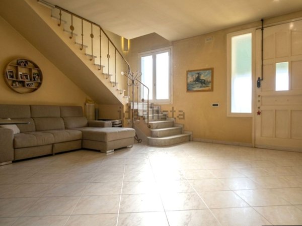 casa indipendente in vendita ad Empoli in zona Brusciana