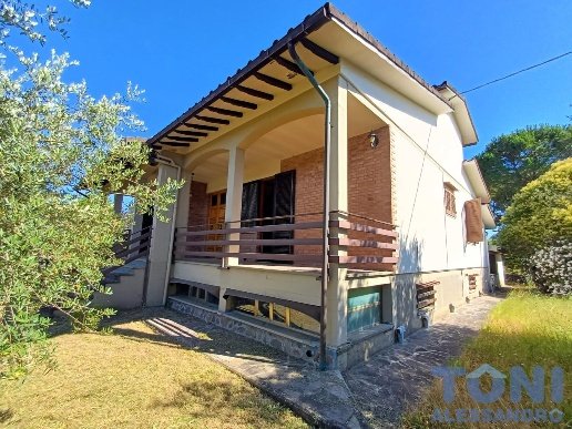 casa indipendente in vendita ad Empoli in zona Villanuova