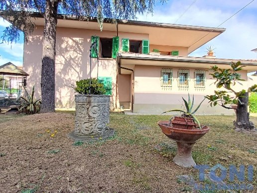 casa indipendente in vendita ad Empoli in zona Avane