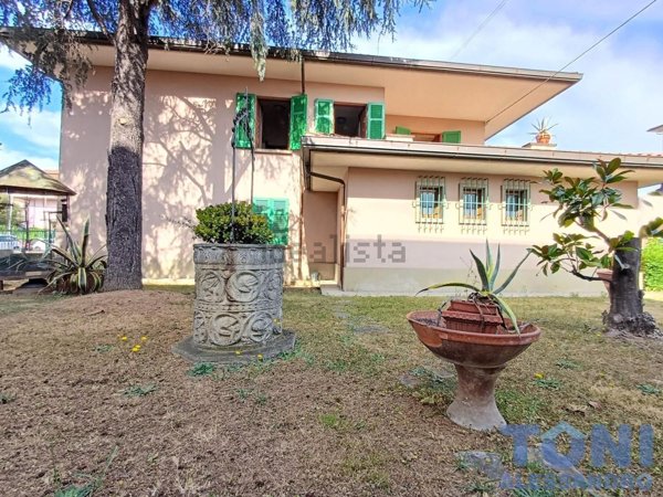 casa indipendente in vendita ad Empoli in zona Avane