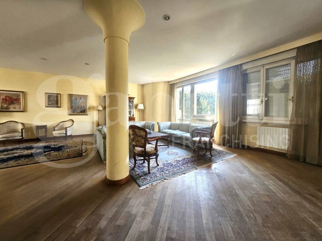 casa indipendente in vendita ad Empoli in zona Centro Storico