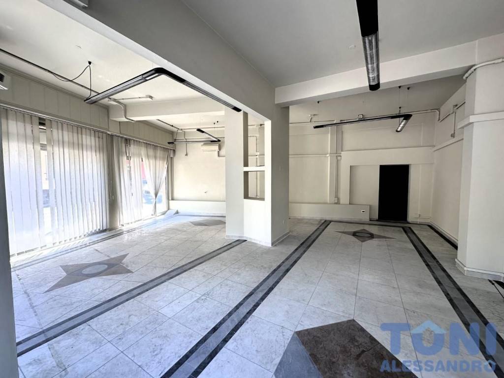 negozio in vendita ad Empoli in zona Centro Storico
