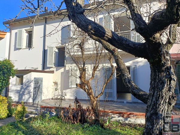 casa indipendente in vendita ad Empoli in zona Ponzano