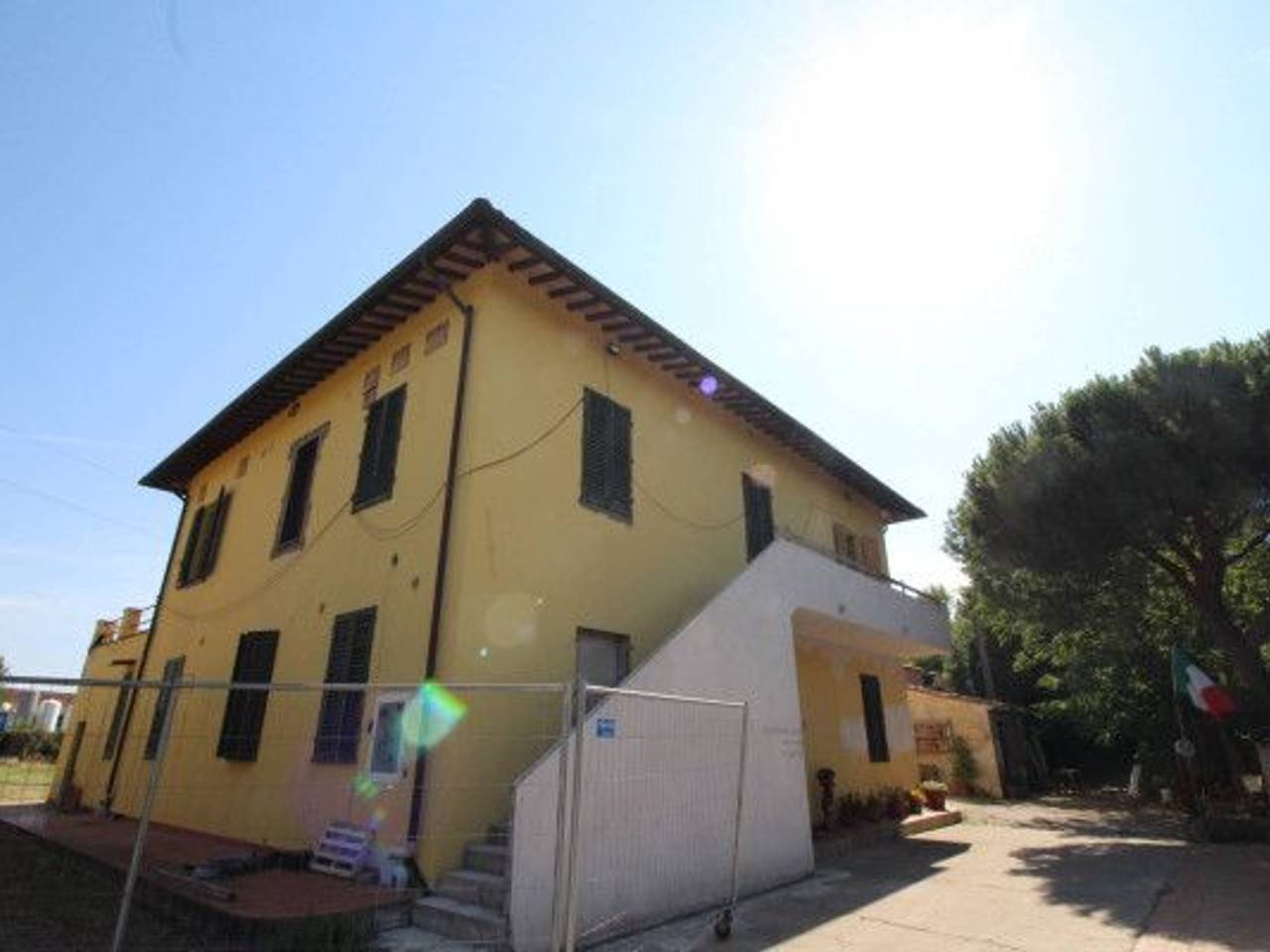 casa indipendente in vendita ad Empoli in zona Carraia