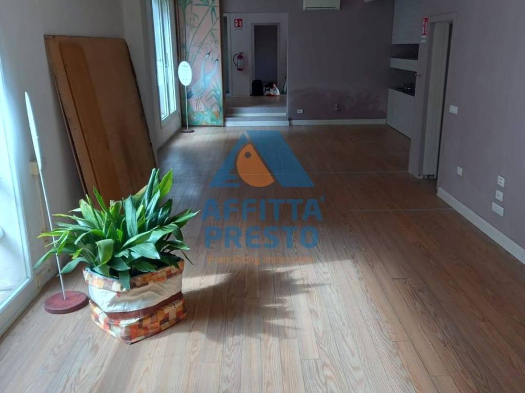 negozio in vendita ad Empoli