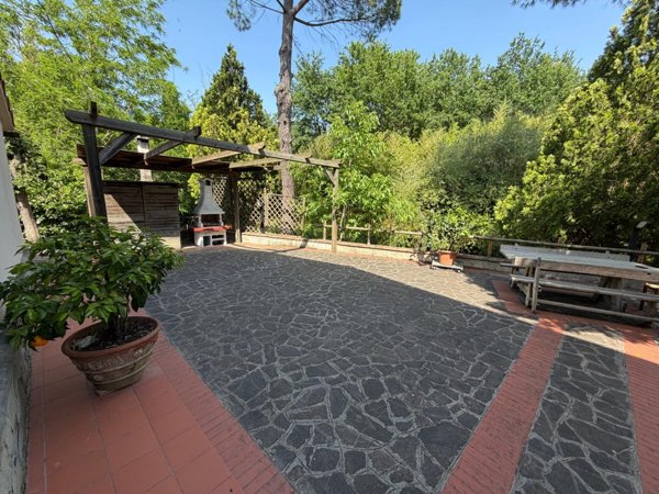 casa indipendente in vendita ad Empoli in zona Pozzale