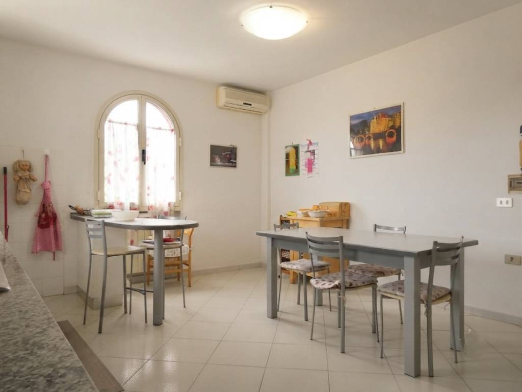 casa indipendente in vendita ad Empoli in zona Carraia