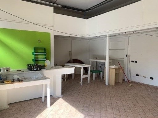locale commerciale in vendita ad Empoli in zona Pontorme