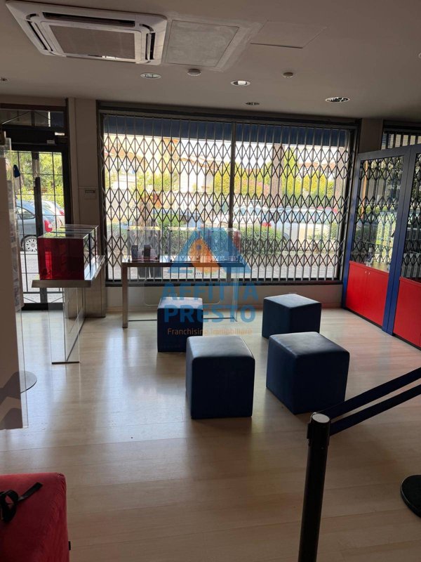 locale commerciale in vendita ad Empoli