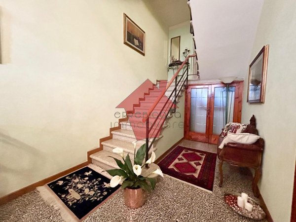 casa indipendente in vendita ad Empoli in zona Pozzale