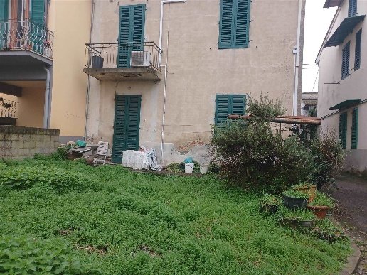casa indipendente in vendita ad Empoli in zona Avane