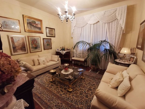 casa indipendente in vendita ad Empoli in zona Centro Storico