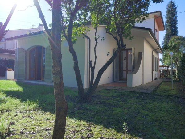 casa indipendente in vendita ad Empoli in zona Villanuova
