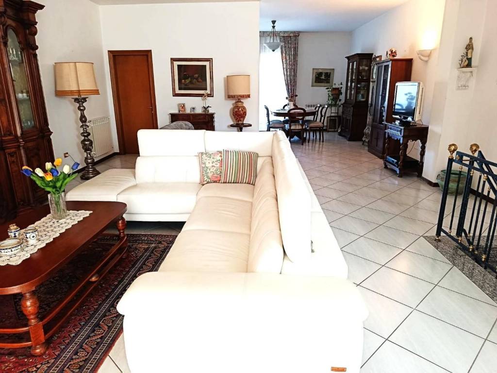 casa indipendente in vendita ad Empoli in zona Avane
