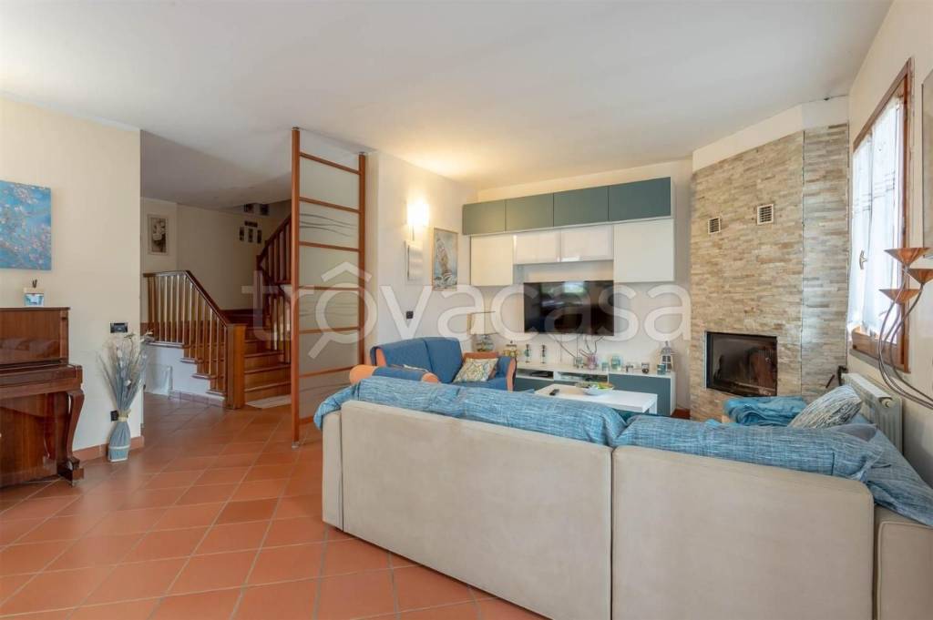 casa indipendente in vendita ad Empoli in zona Serravalle