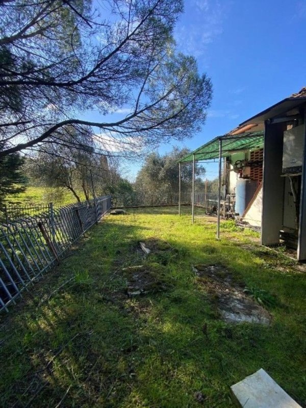 casa indipendente in vendita ad Empoli in zona Villanuova