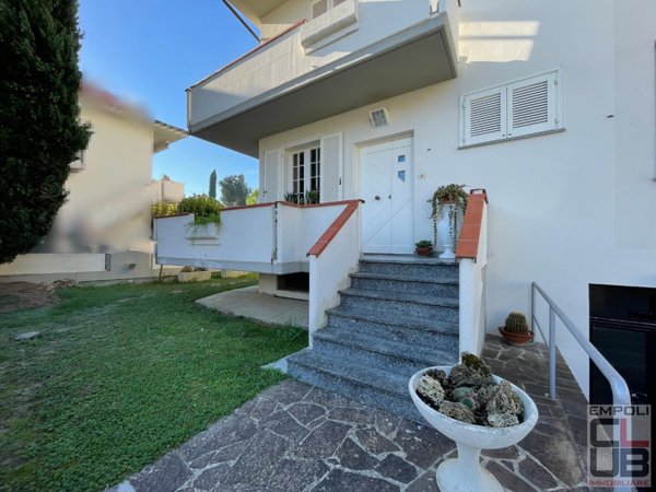 casa indipendente in vendita ad Empoli in zona Villanuova