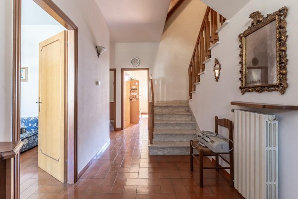 casa indipendente in vendita ad Empoli in zona Serravalle