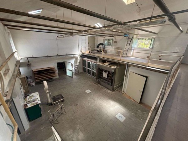 locale commerciale in vendita ad Empoli