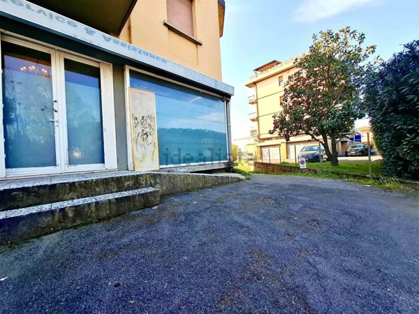 locale commerciale in vendita ad Empoli