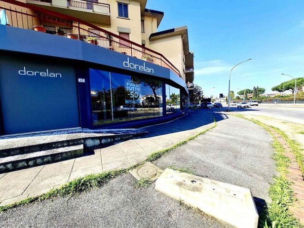 locale commerciale in vendita ad Empoli