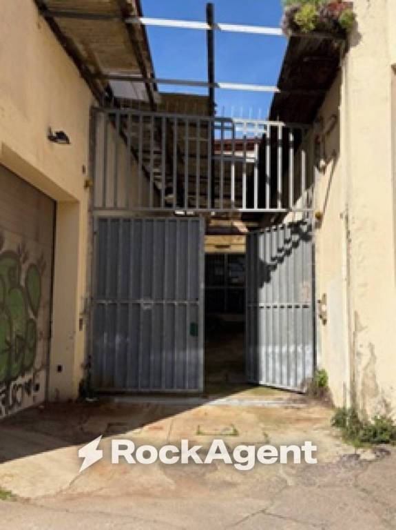 locale commerciale in vendita ad Empoli in zona Pontorme