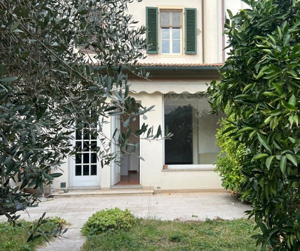 casa indipendente in vendita ad Empoli in zona Centro Storico