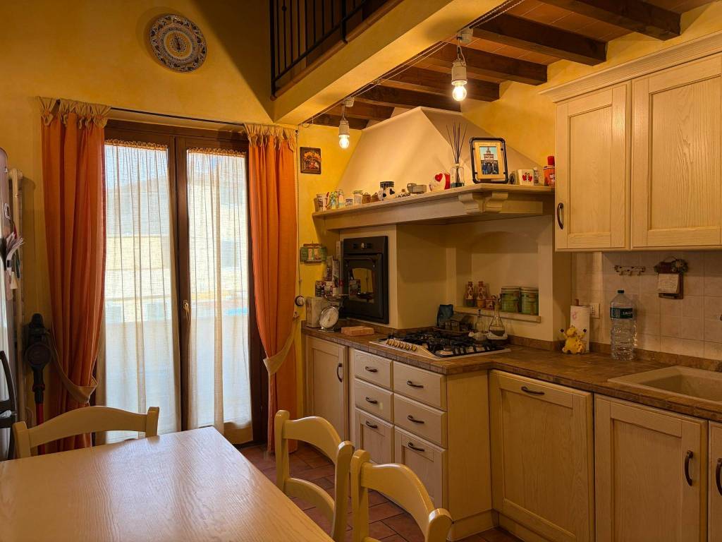 appartamento in vendita ad Empoli in zona Avane
