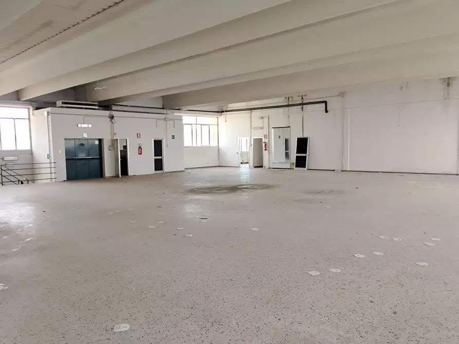 locale commerciale in vendita ad Empoli