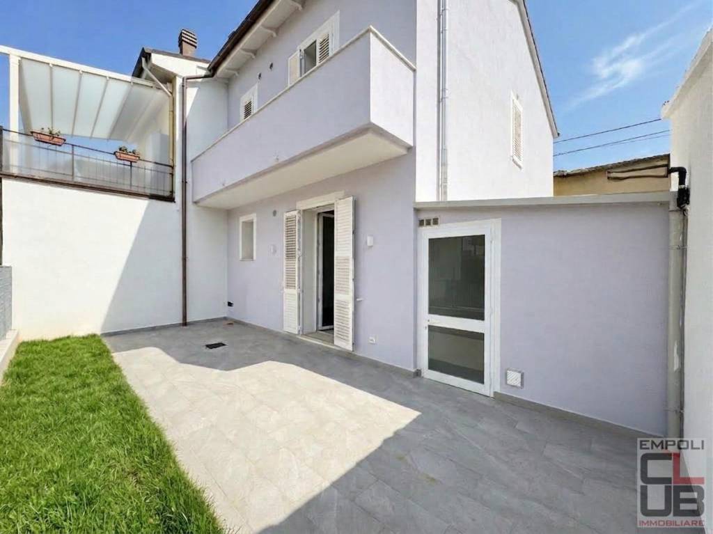 casa indipendente in vendita ad Empoli in zona Avane