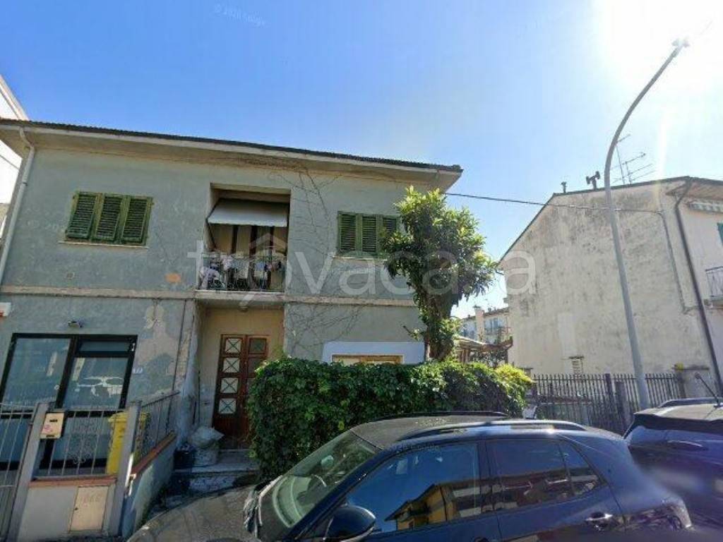 locale commerciale in vendita ad Empoli in zona Ponzano