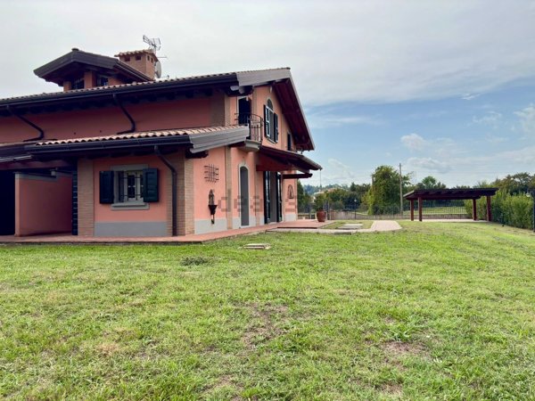 casa indipendente in vendita ad Empoli in zona Ponzano