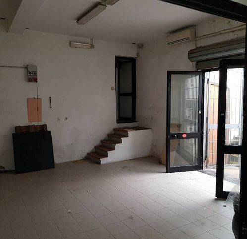 negozio in vendita ad Empoli in zona Pontorme