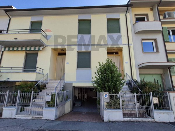 casa indipendente in vendita ad Empoli in zona Carraia
