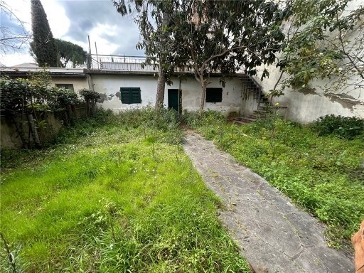 casa indipendente in vendita ad Empoli in zona Centro Storico
